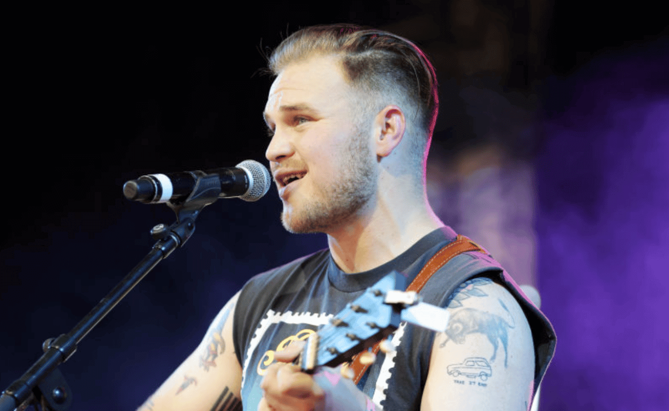 what did zach bryan do in the navy