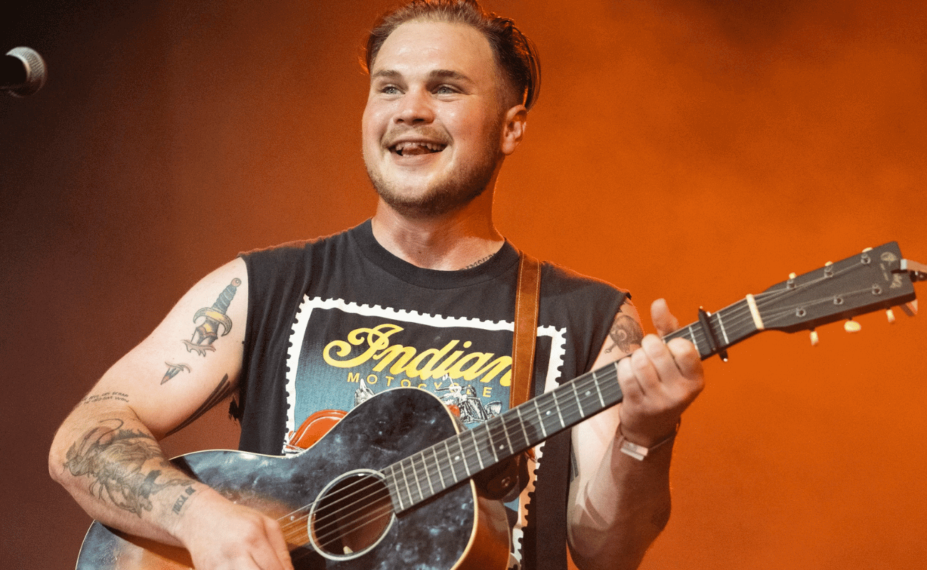 where does zach bryan live